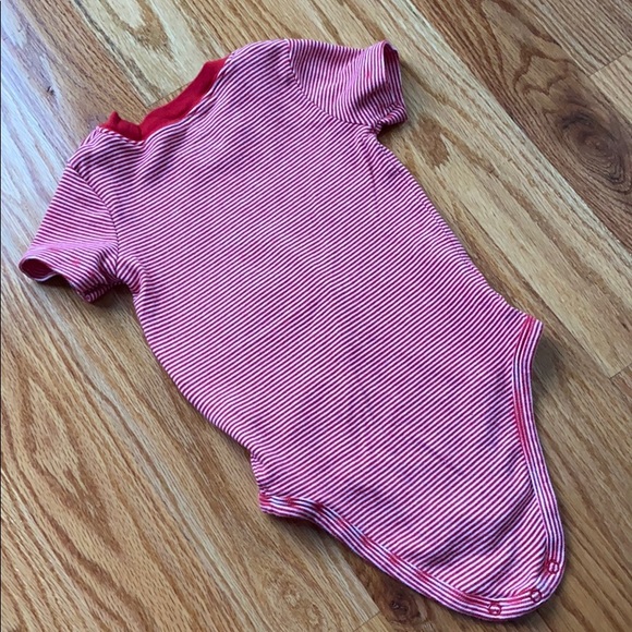 5/$20 Short sleeve onesie - Picture 4 of 4